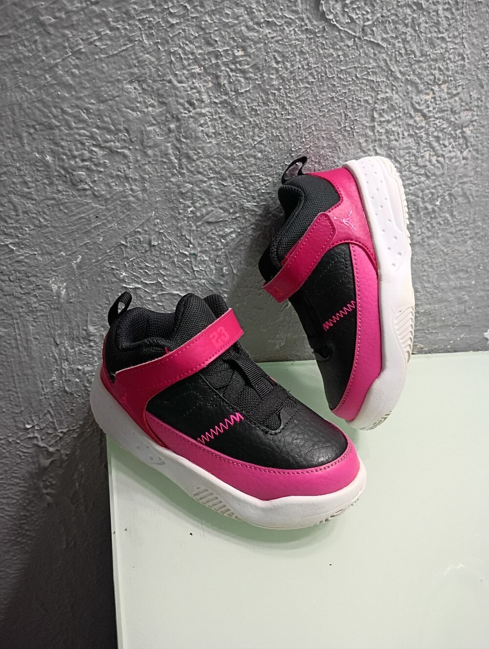 Air Jordan Max Aura 3 TD 'Black Pinksicle' Kids Athletic Shoes Size 9C
